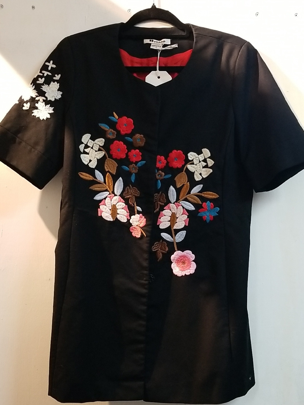 Embroidered Black Short-Sleeve Jacket - Unknown Brand
